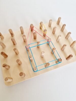 Montessori medinis žaislas piešimas gumytėmis GEOBOARD LENTA