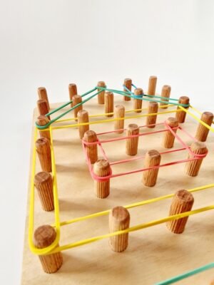 Montessori geoboard lenta (piešimas gumytėmis) dovanos idėja mediniai žaislai