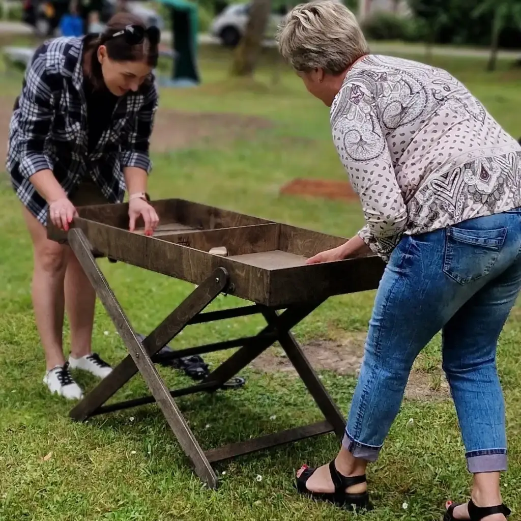 Lauko žaidimų gaminimas, mediniai lauko žaidimai, dideli lauko zaidimai, lauko žaidimų gamyba, medistau, medzio karma, pagaminta lietuvoje, dovana imonei