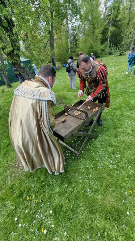 Lauko žaidimų gamyba medžio karma