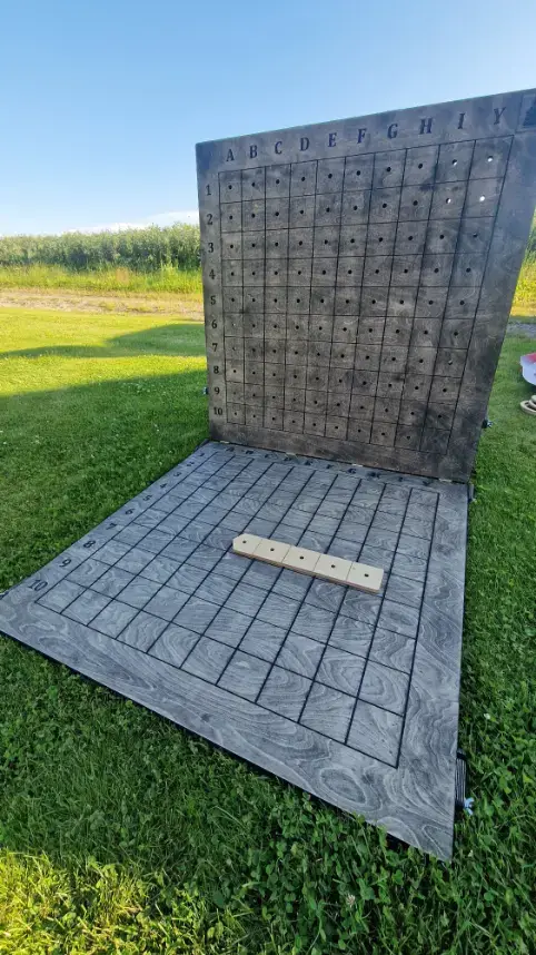 Medžio karma gaminami mediniai lauko žaidimai – didelio formato sprendimai renginiams, edukacijai ir aktyviam laisvalaikiui. Laivu musis