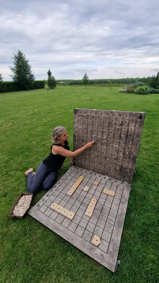 Medžio karma gaminami mediniai lauko žaidimai – didelio formato sprendimai renginiams, edukacijai ir aktyviam laisvalaikiui. Laivu musis