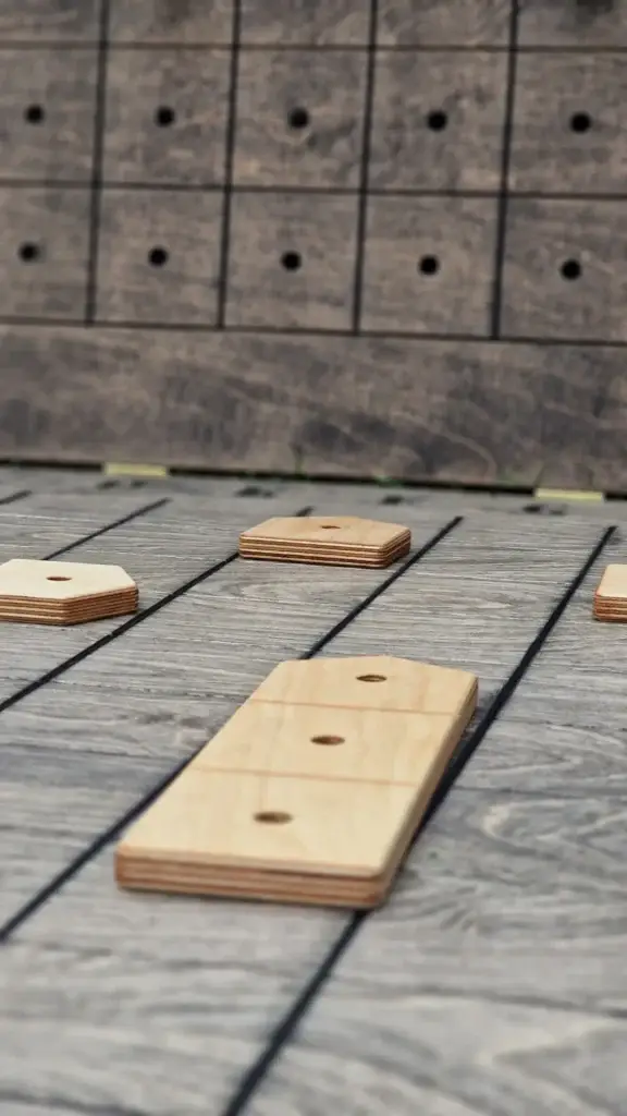 Medžio karma gaminami mediniai lauko žaidimai – didelio formato sprendimai renginiams, edukacijai ir aktyviam laisvalaikiui. Laivu musis