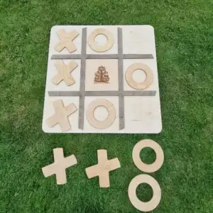 Medžio karma gaminami mediniai lauko žaidimai – didelio formato sprendimai renginiams, edukacijai ir aktyviam laisvalaikiui. kryziukai nuliukai