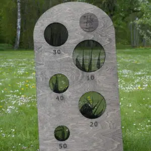 Skylė sienoje – medinis lauko žaidimas vaikams ir suaugusiems