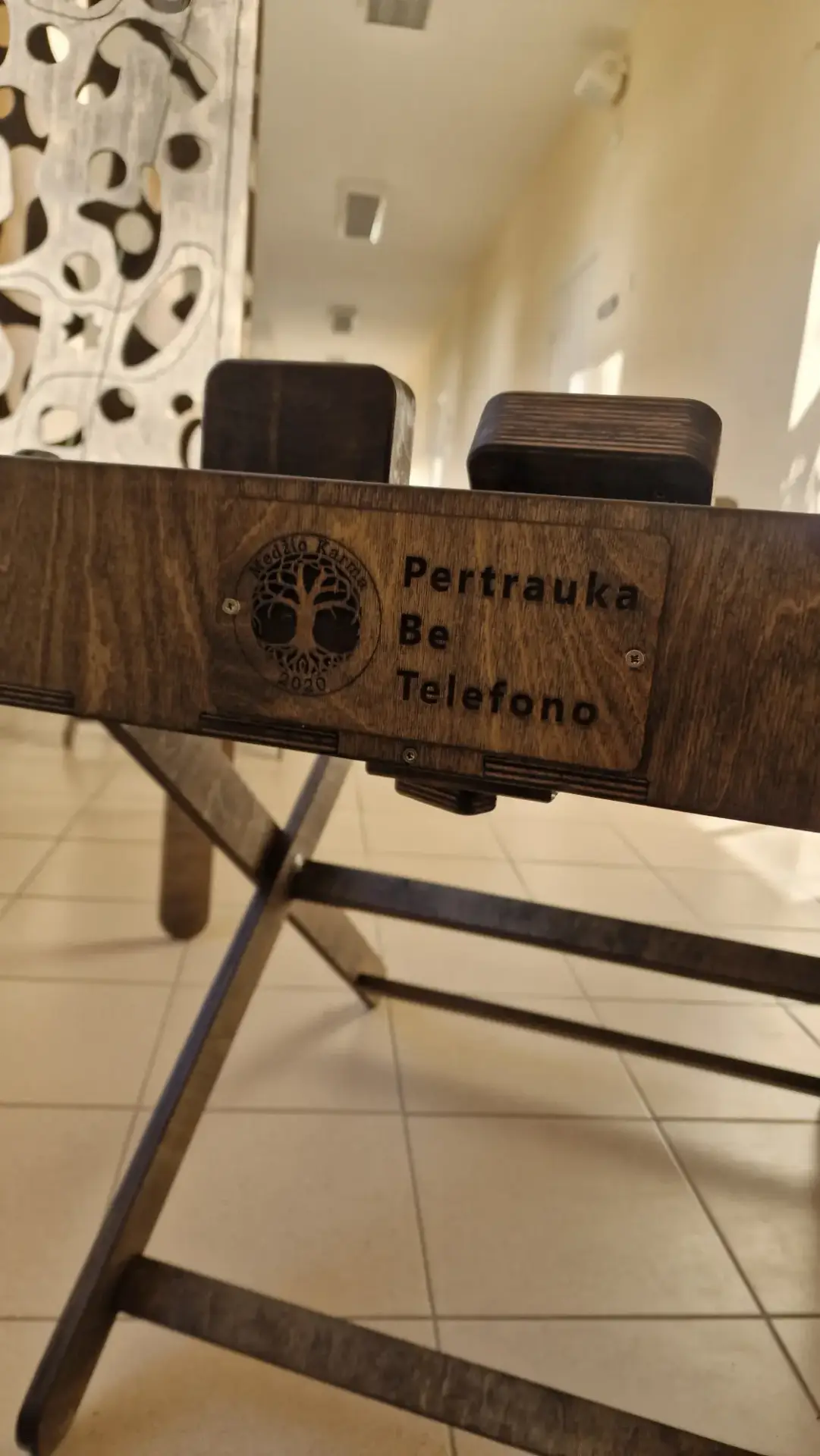 Medinis žaidimas Korys mokyklos koridoriuje — pertrauka be telefono iniciatyva, Medžio Karma Šiauliai