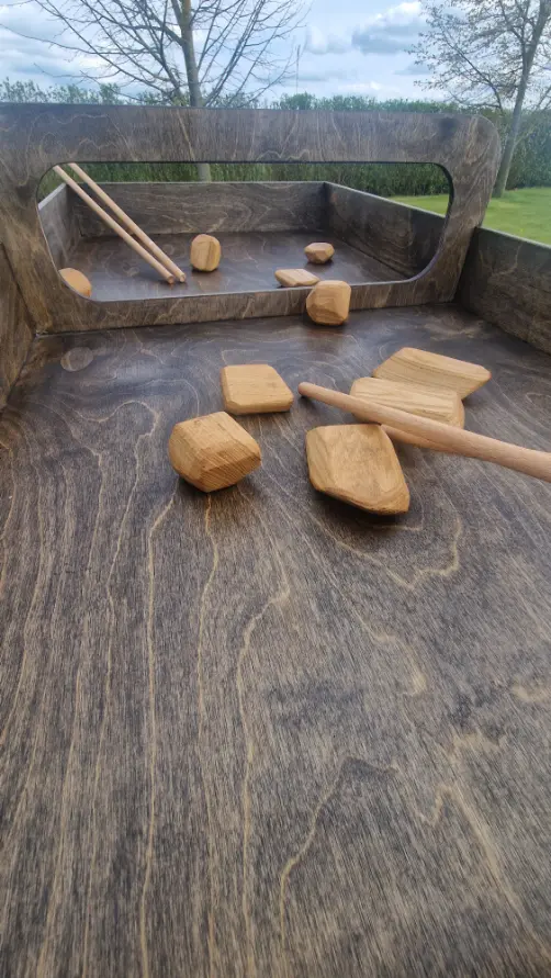 Mediniai akmenys ir lazdelės Samurajų lazdelių žaidimui