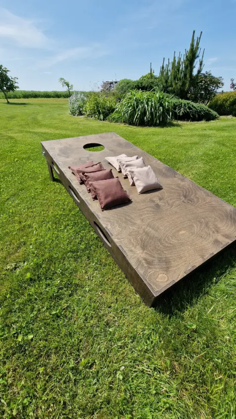 medinių lauko žaidimų priežiūra kukurūzų futbolas cornhole valymas