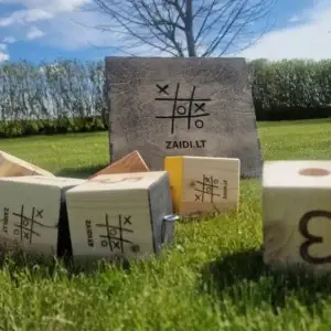 Komandinis lauko žaidimas Bokštas – mediniai kubeliai su skaičiais ir faneros dėžutė