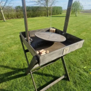 medinis balansinis lauko žaidimas su besisukančia platforma