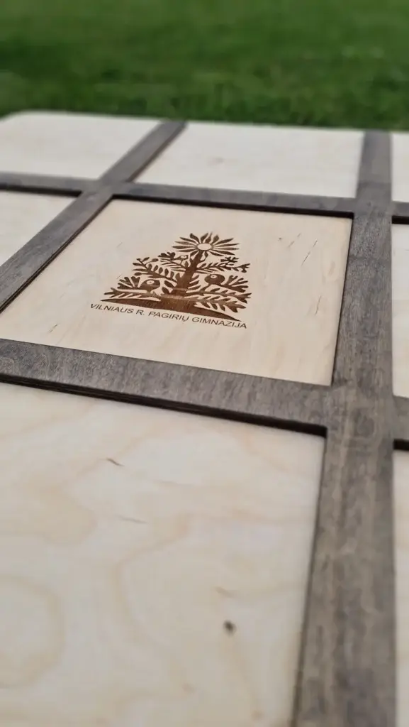 Didelis medinis žaidimas Kryžiukai Nuliukai 1x1 m lenta lauke