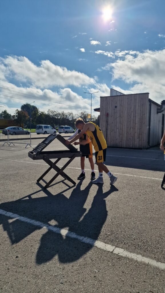 Eilės meistras lauko žaidimas įmonių šventėms keturi žaidėjai