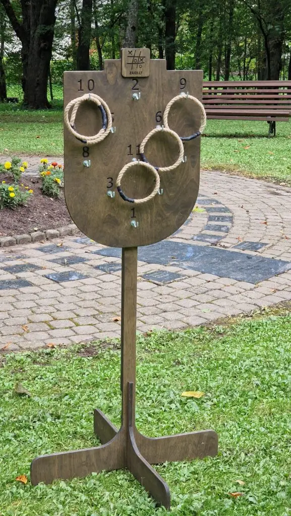 Medinis lauko žaidimas, pagamintas Lietuvoje, aukšta kokybė, galimybe išfrezuoti įmonės logotipą. dovana įmonei