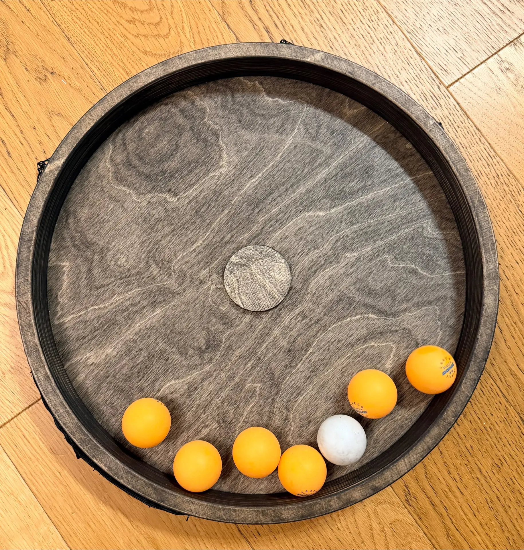 medinis kamuoliukų žaidimas lauke ir patalpose – vaizdas iš viršaus