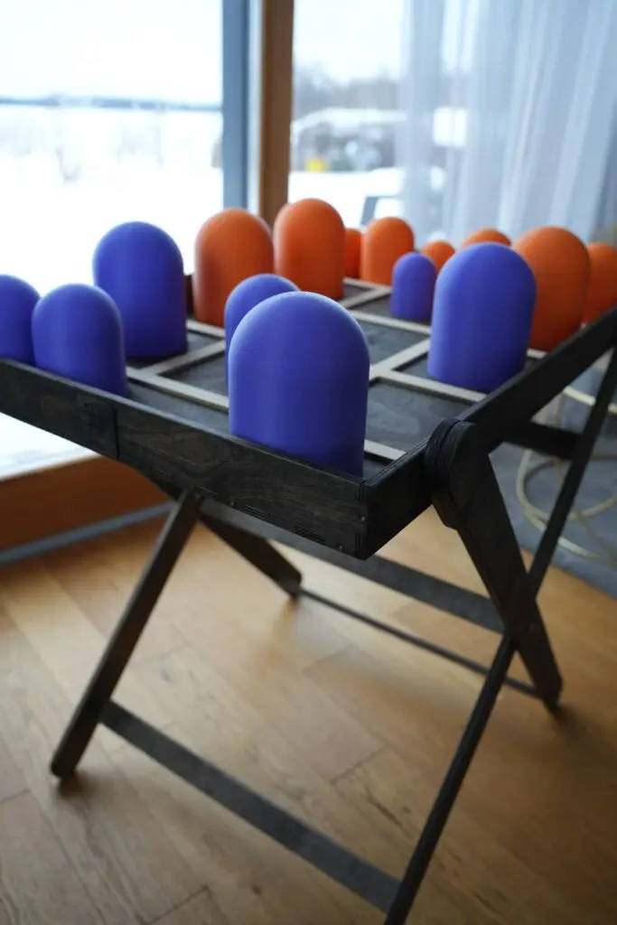 Medžio Karma gobblet 3D kryžiukai – 3x3 tinklelis su trimis figūrų dydžiais, gaminamas Lietuvoje