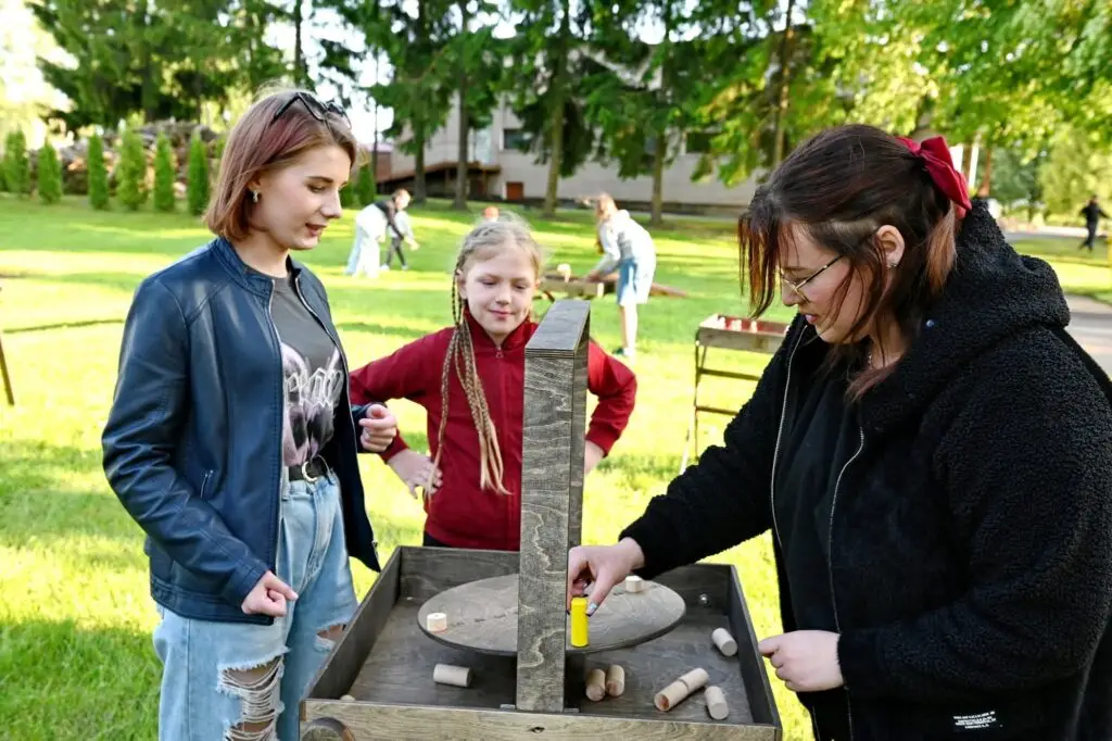 medinis pusiausvyros žaidimas bendruomeniu sventems ir renginiams Lauko žaidimų gamyba Lietuvoje Medžio karma