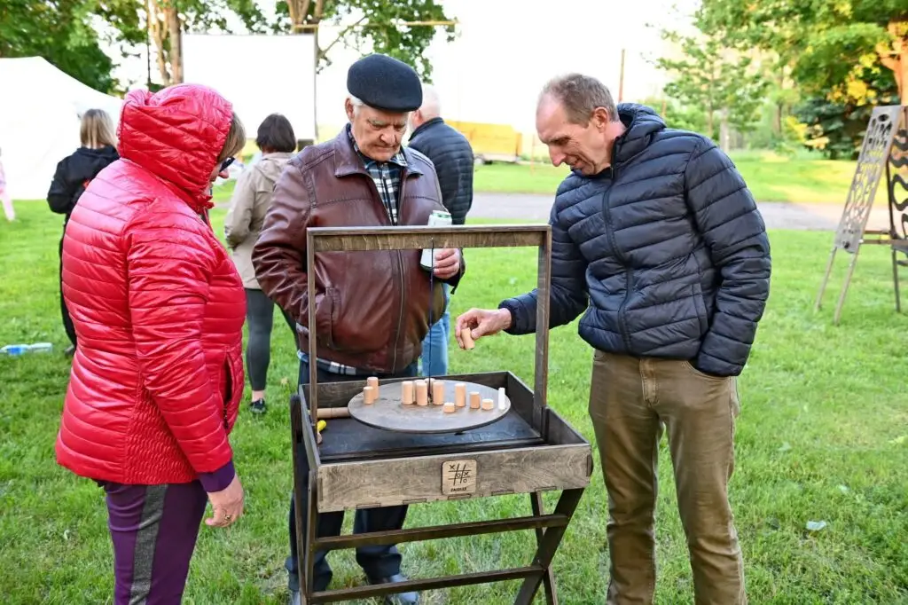 medinis pusiausvyros žaidimas bendruomeniu sventems ir renginiams Lauko žaidimų gamyba Lietuvoje Medžio karma