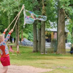 Medžio Karma muilo burbulų lazdelė – trikampė konstrukcija su banguota virve dideli burbulams