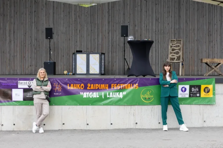 Lauko žaidimų festivalio „Atgal į lauką“ scena Šiaulių miesto estradoje