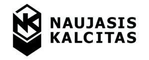 „Naujojo Kalcito“ logotipas – įmonei pagamintas medinis lauko žaidimas Kamuoliukų sūkurys su logotipu